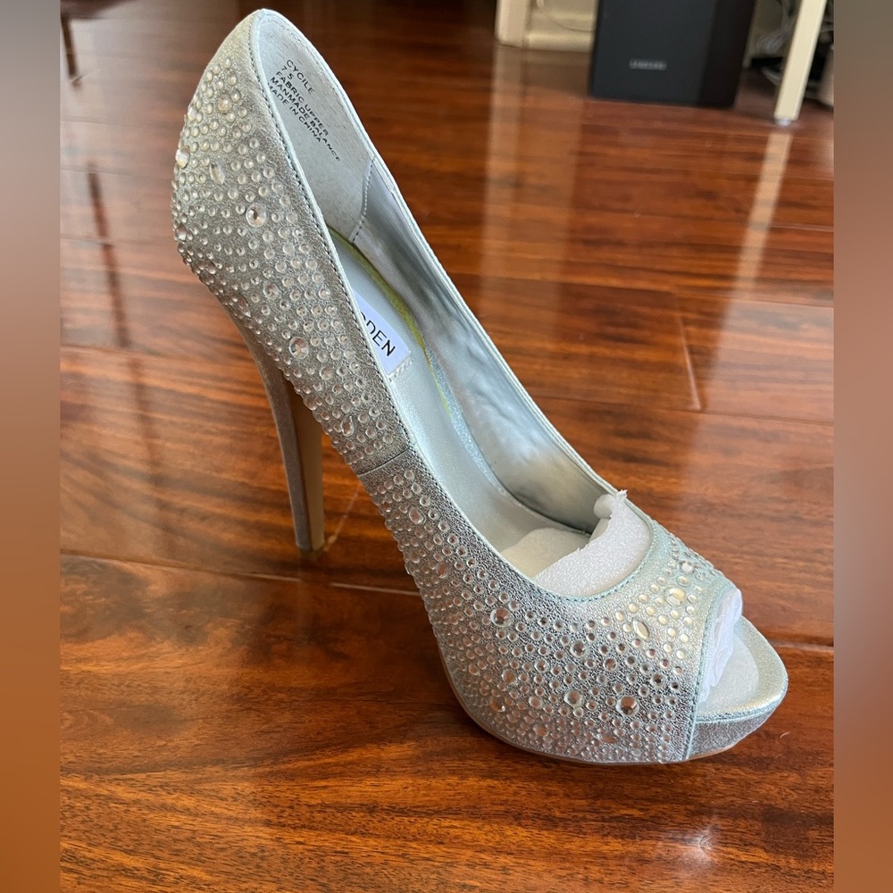 BRAND NEW Steve Madden Rhinestone Peep-Toe Heels